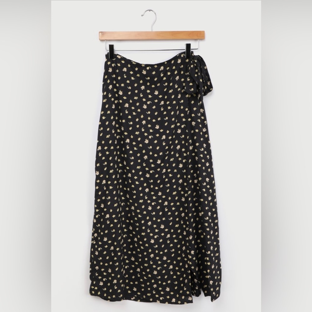 Lulu’s Ocean Air Black Floral Print Midi Skirt (Billabong brand, Large)